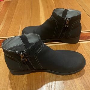 JSport Ankle Boots Womens 7 M Black Jenna Side Zip Casual Comfort Faux Leather